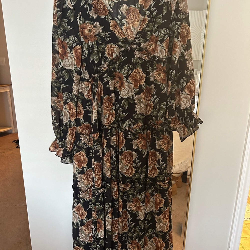 Eesome Floral Long Sleeve Dress